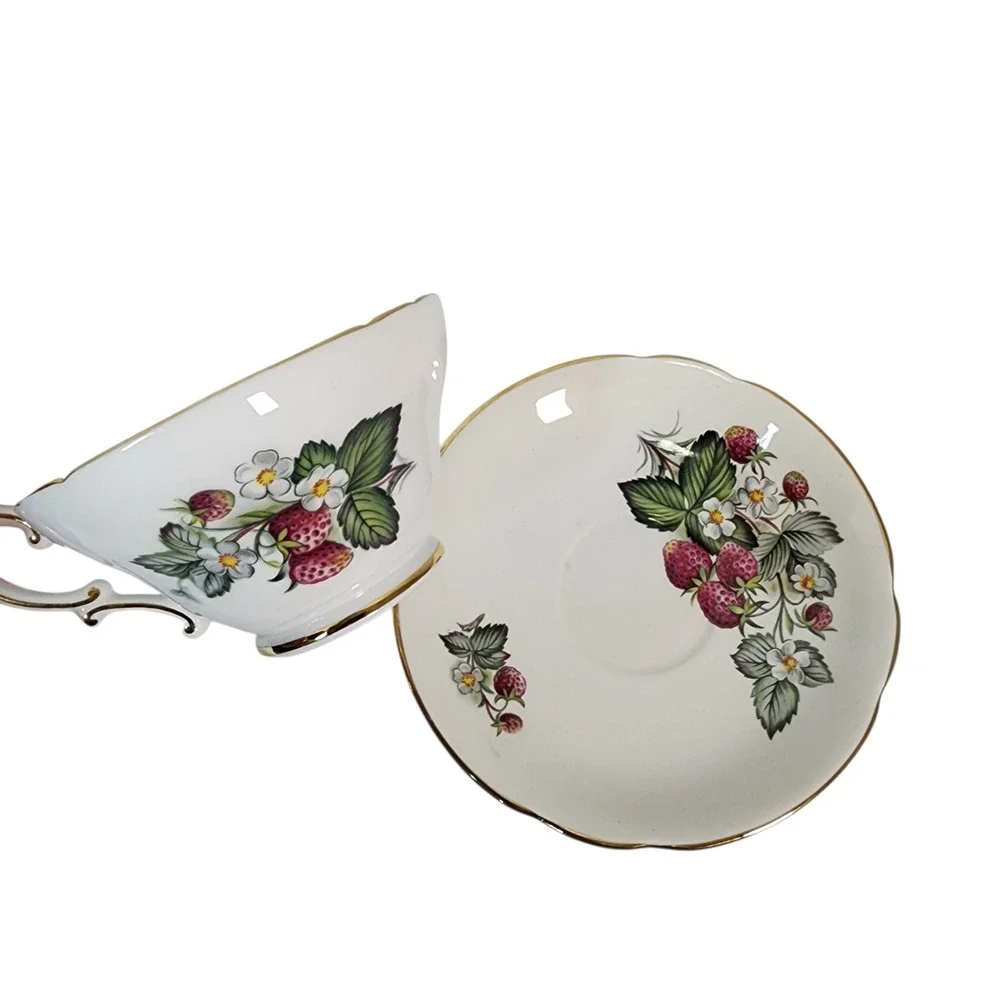 Stanley Fine‎ Bone China England Strawberry Teacup Saucer Set Vintage - Picture 2 of 4